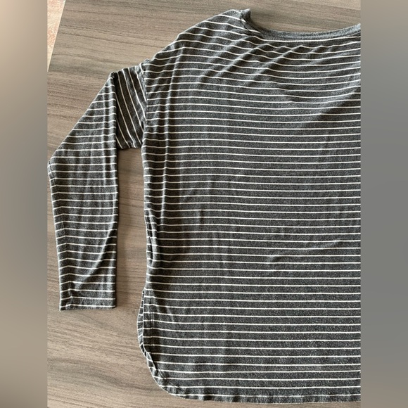 American Eagle Soft & Sexy Long-Sleeve V-Neck - Size Small - Picture 9 of 14